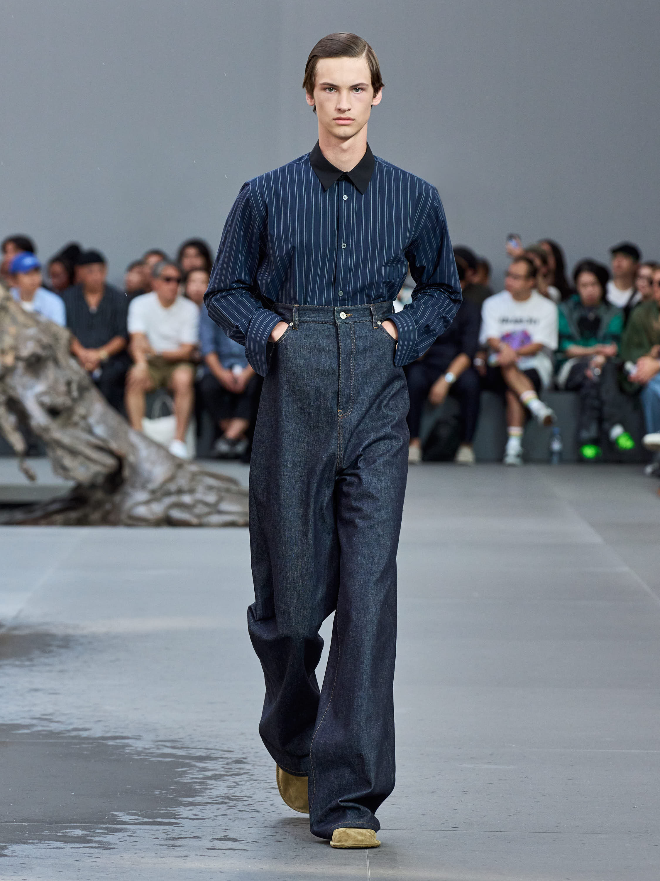 LOEWE 24ss カーキ スラックス プレーンフロント LOEWE 24ss カーキ スラックス プレーンフロント - メルカリ